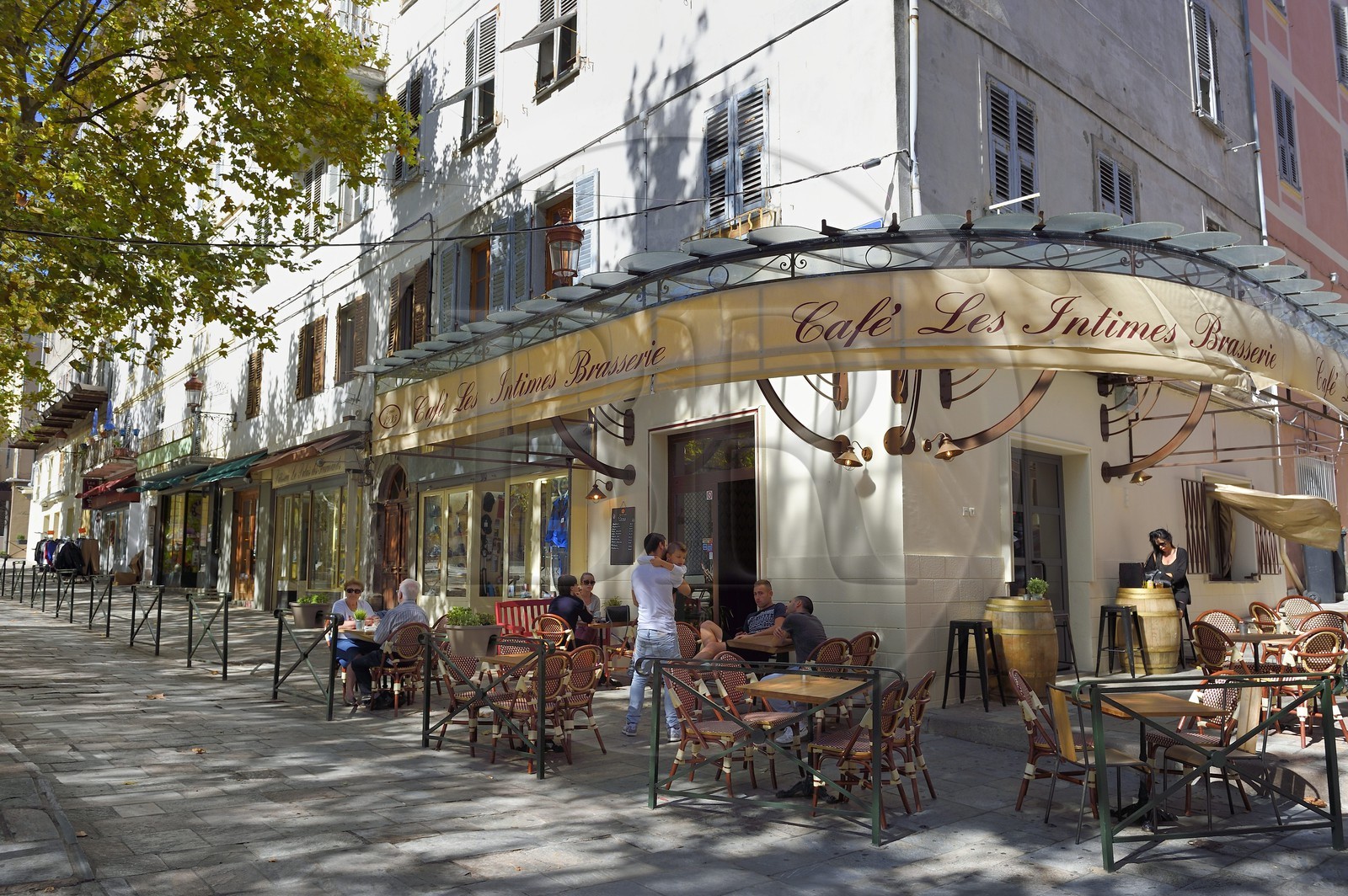 France, Haute-Corse (2B), Bastia, café sur la place du Marché