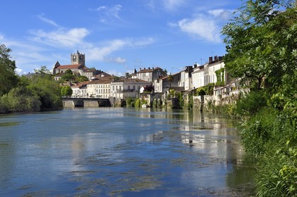 France, Charente-Maritime, Saintonge, Saint Savinien, labeled stones and water villages, houses on the banks of the Charente river