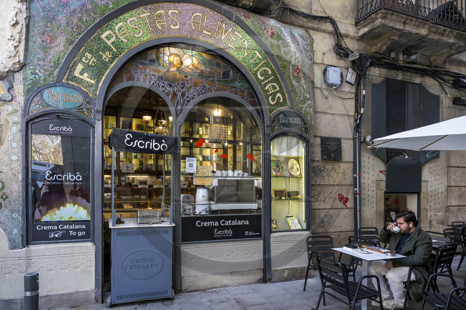 Espagne, Catalogne, Barcelone,Las Ramblas, le chocolatier-pâtissier Escriba, Antiga Casa Figueras, façade Art Nouveau de l'architecte moderniste de Ros i Güell