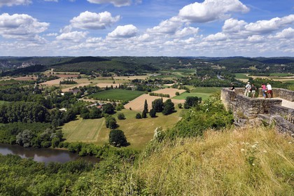 France, Dordogne (24), Périgord Noir, vallée de la Dordogne, vallée de la Dordogne, Domme, labellisé Les Plus Beaux Villages de France, vue panoramique depuis le belvédère de la Barre