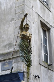 France, Ille-et-Vilaine (35), côte d'émeraude, Saint-Malo, proue de navire rue de la herse