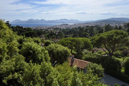 France, Alpes-Maritimes, Cannes, view over the Cannes bay and the Esterel mountains from the villa Domergue