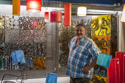France, Hérault (34), Sète, la Maison du Pescatore, l'artiste et designer François Liguori dans son showroom