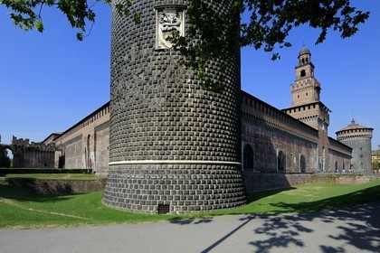 Italy, Lombardy, Milan, Castello Sforzesco (Sforza Castle), built in the 15th century by Duke of Milan Francesco Sforza, one of the two round towers which sheltered cisterns and the Torre del Filarete built by architect Antonio di Pietro Averlino (or Averulino) also known as Filarete