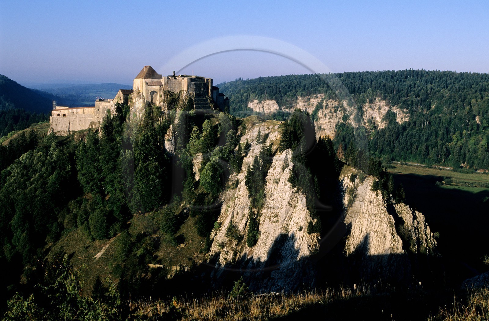 France, Doubs (25), le château de Joux à la Cluse-Mijoux