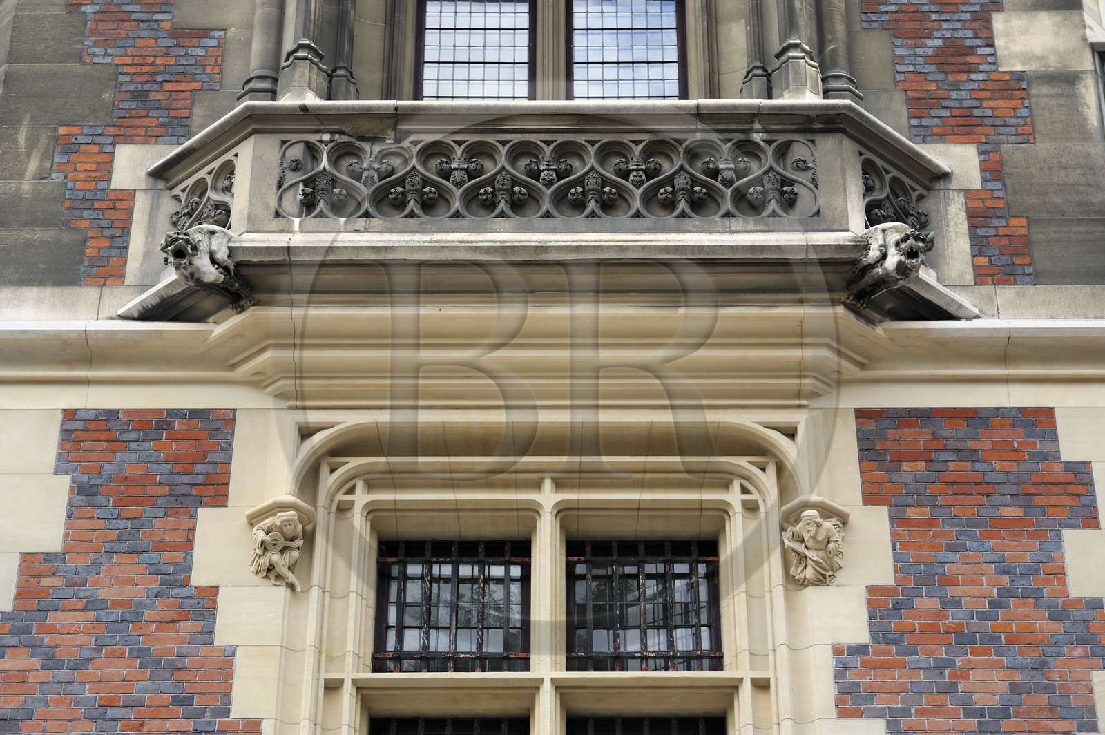France, Paris (75), detail de l'hotel particulier neogothique place du General Catroux appartenant à la Banque de France