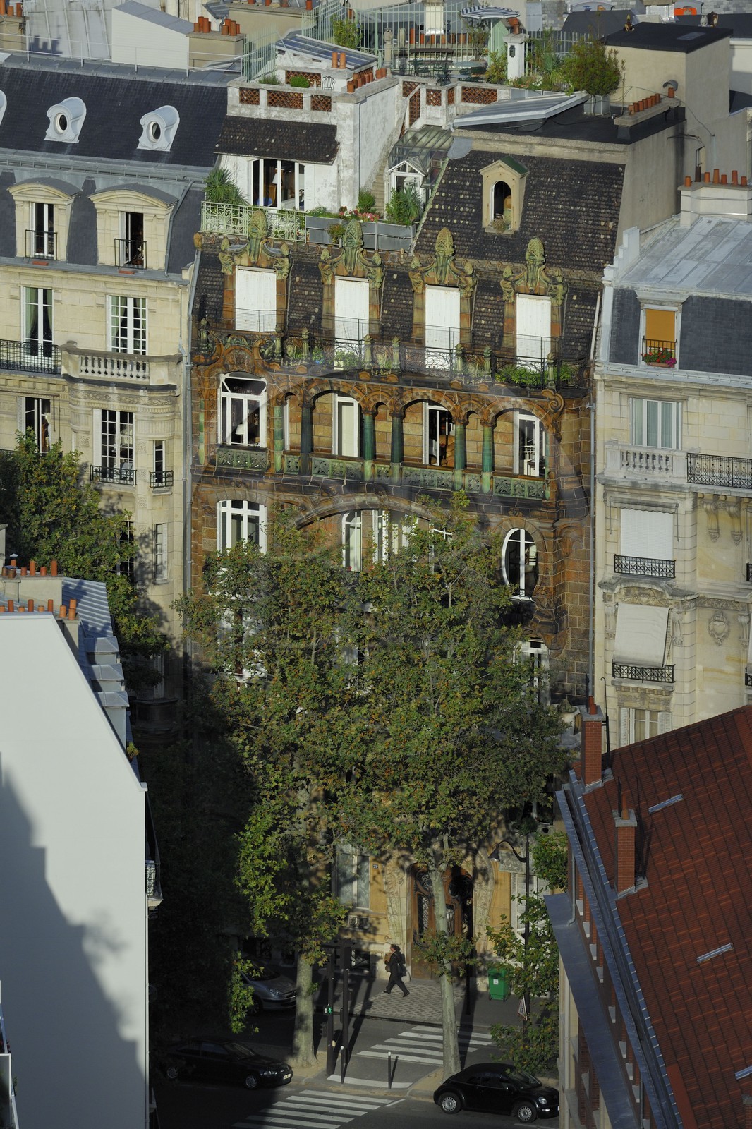 France, Paris (75), 7eme arrondissement, Immeuble art nouveau (1901) 29 avenue Rapp recouvert de ceramique de Alexandre Bigot, architecte  Jules Lavirotte