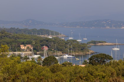France, Var (83), Iles d'Hyères, parc national de Port-Cros, île de Porquerolles, le village