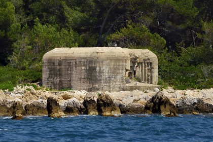 France, Alpes-Maritimes (06), Cannes, Iles de Lérins, Ile de Saint-Honorat, bunker datant de la deuxième guerre mondiale