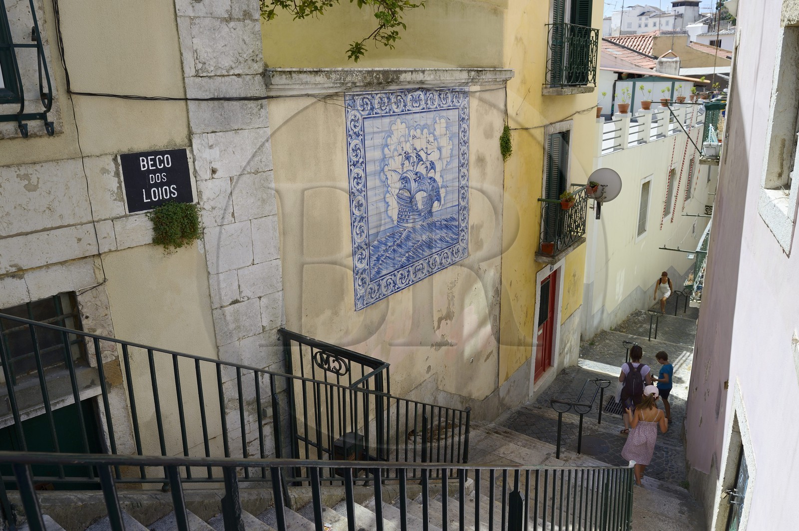 Portugal, Lisbonne, quartier de l'Alfama, ruelle en escalier Beco dos Loios