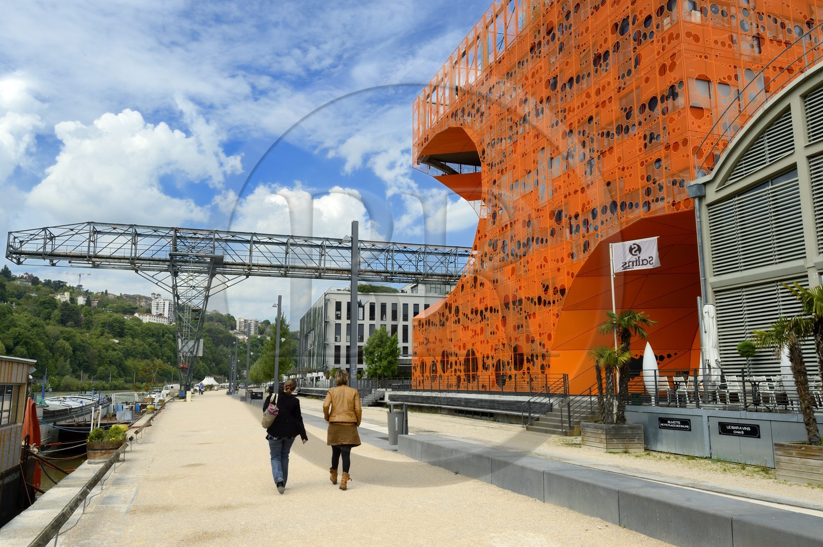 France, Rhône (69), Lyon, nouveau quartier de La Confluence au sud de la Presqu'île, Quai Rambaud, le Cube Orange imaginé par les architectes Dominique Jakob et Brendan MacFarlane