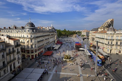 France, Hérault (34), Montpellier, centre historique, l'Ecusson, tramway place de la Comédie