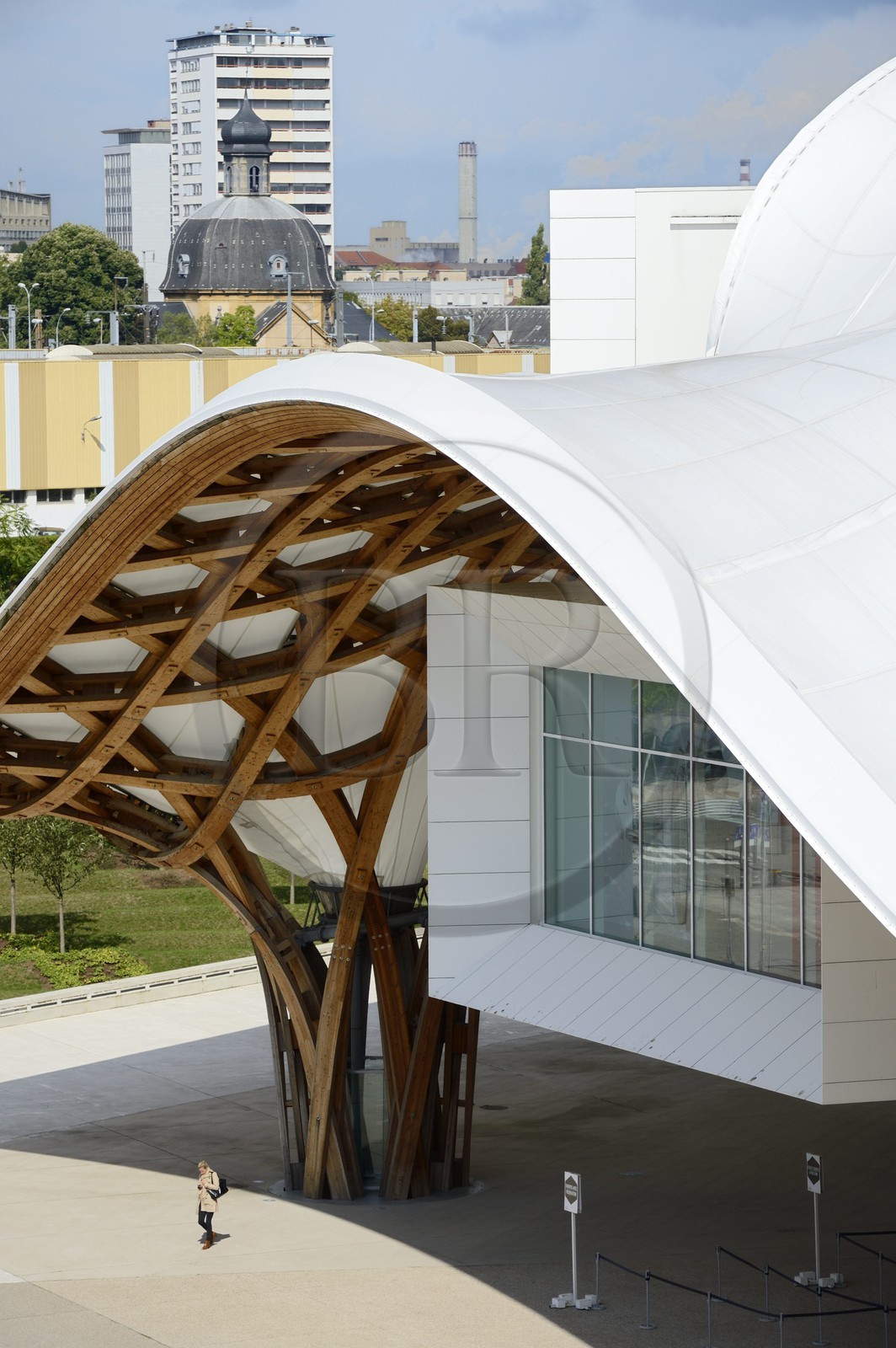 France, Moselle (57), Metz, quartier de l'Amphithéâtre, le Centre Pompidou-Metz, centre d'art conçus par les architectes Shigeru Ban et Jean de Gastines