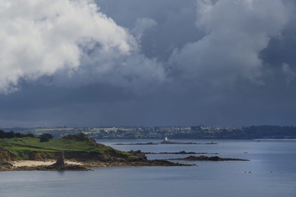 France, Finistere, Morlaix bay seen from the Pointe de Diben