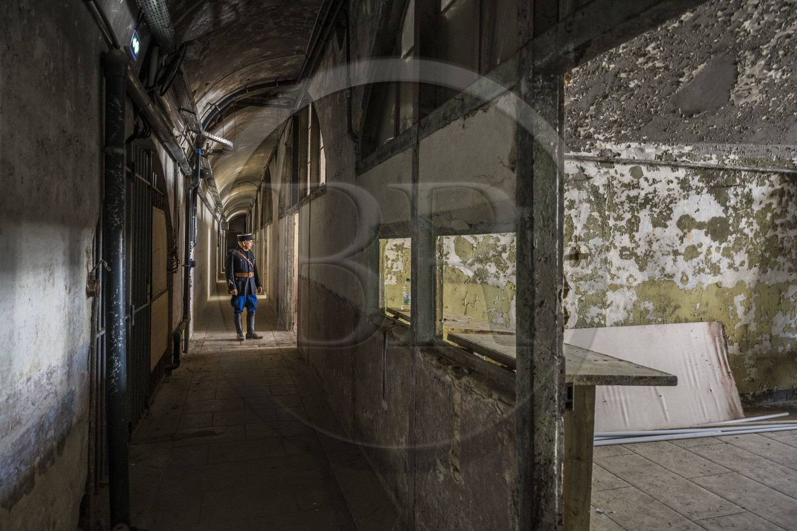 France, Alpes-Maritimes (06), Eze, Fort de la Revère dans le Parc forestier de la Grande Corniche et construit entre 1882 et 1885, Alain Fine en uniforme de garde-mobile de 1942