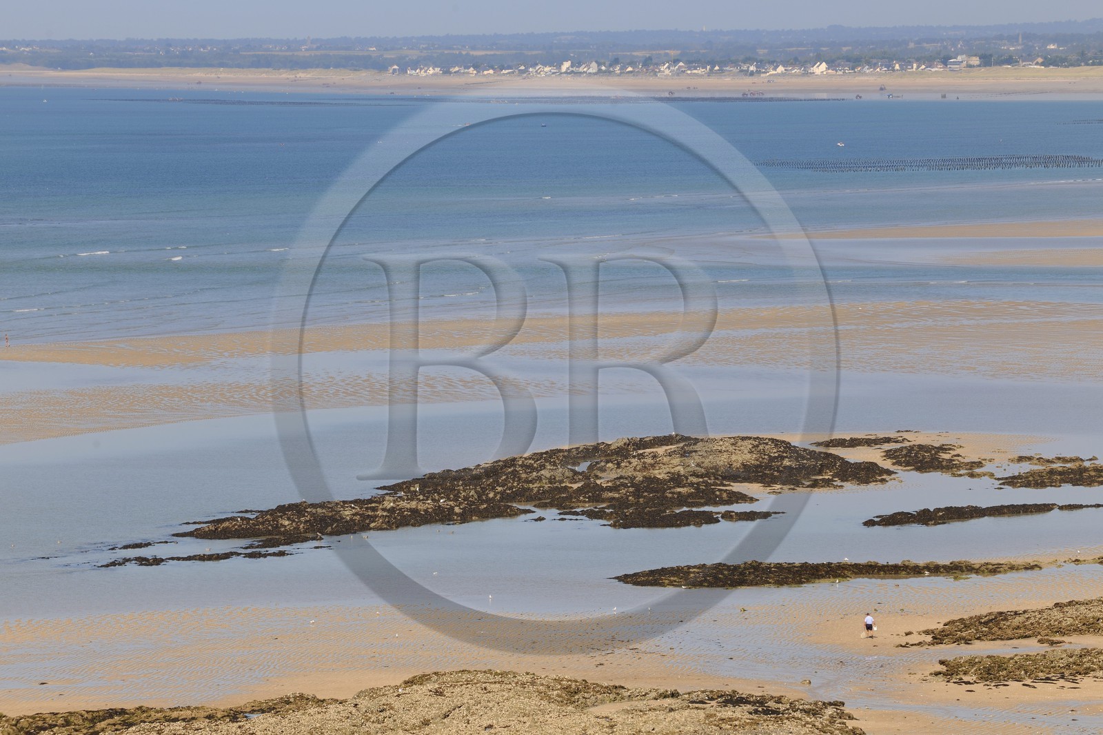 France, Manche (50), Granville, marée basse au pied de la vieille ville