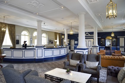 Namibie, région de Erongo, la station balnéaire de Swakopmund fondée en 1892 par des colons allemands, hall d'accueil de l'Hotel Swakopmund dans l'ancien batiment de la gare