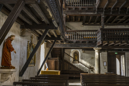 France, Pyrénées-Atlantiques (64), Pays-Basque, Sare, labellisé Les Plus Beaux Villages de France, église fortifiée Saint-Martin et les galeries en bois de la nef