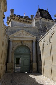 France, Gard (30), Uzès, classée ville d'art et d'histoire, château Ducal dit le Duché d'Uzès, classé monument historique, l'entrée principale