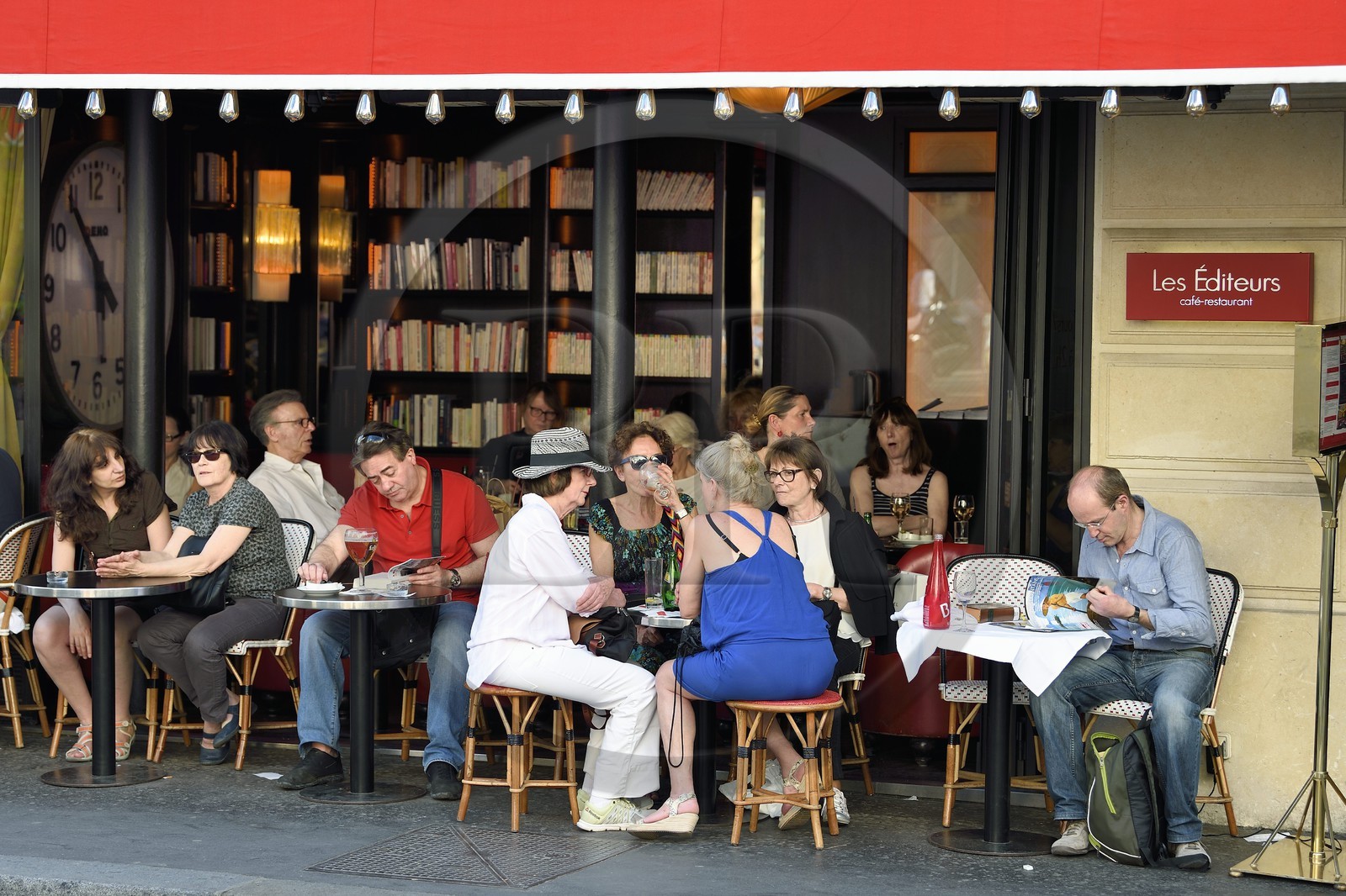 France, Paris (75), Carrefour de l'Odéon, Café les Editeurs