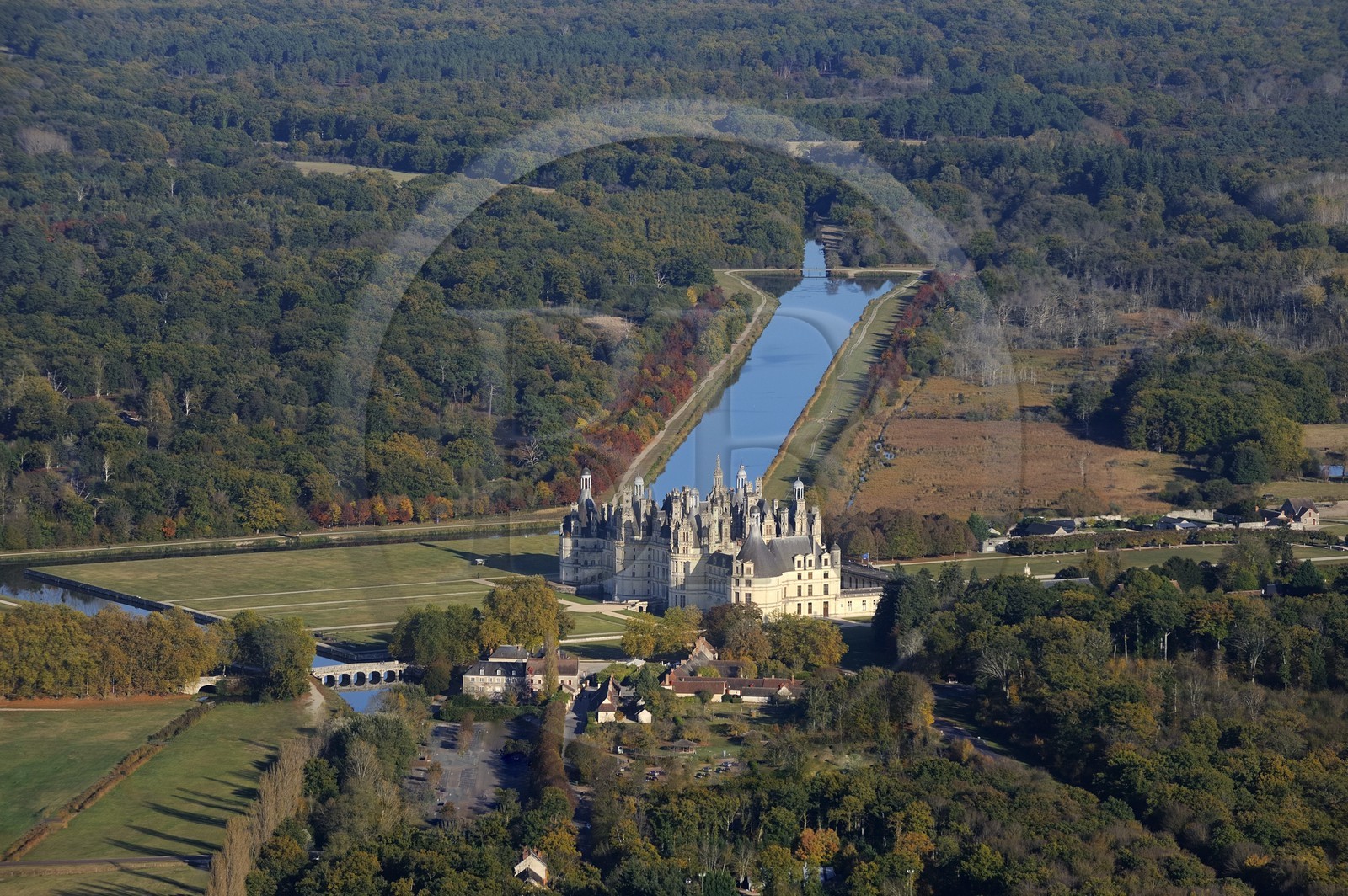 France, Loir et Cher (41), Vallée de la Loire classée Patrimoine Mondial de l' UNESCO, château de Chambord (vue aérienne)
