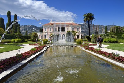 France, Alpes Maritimes, Saint Jean Cap Ferrat, Ephrussi de Rothschild villa and garden, large pond and water jets in the French garden