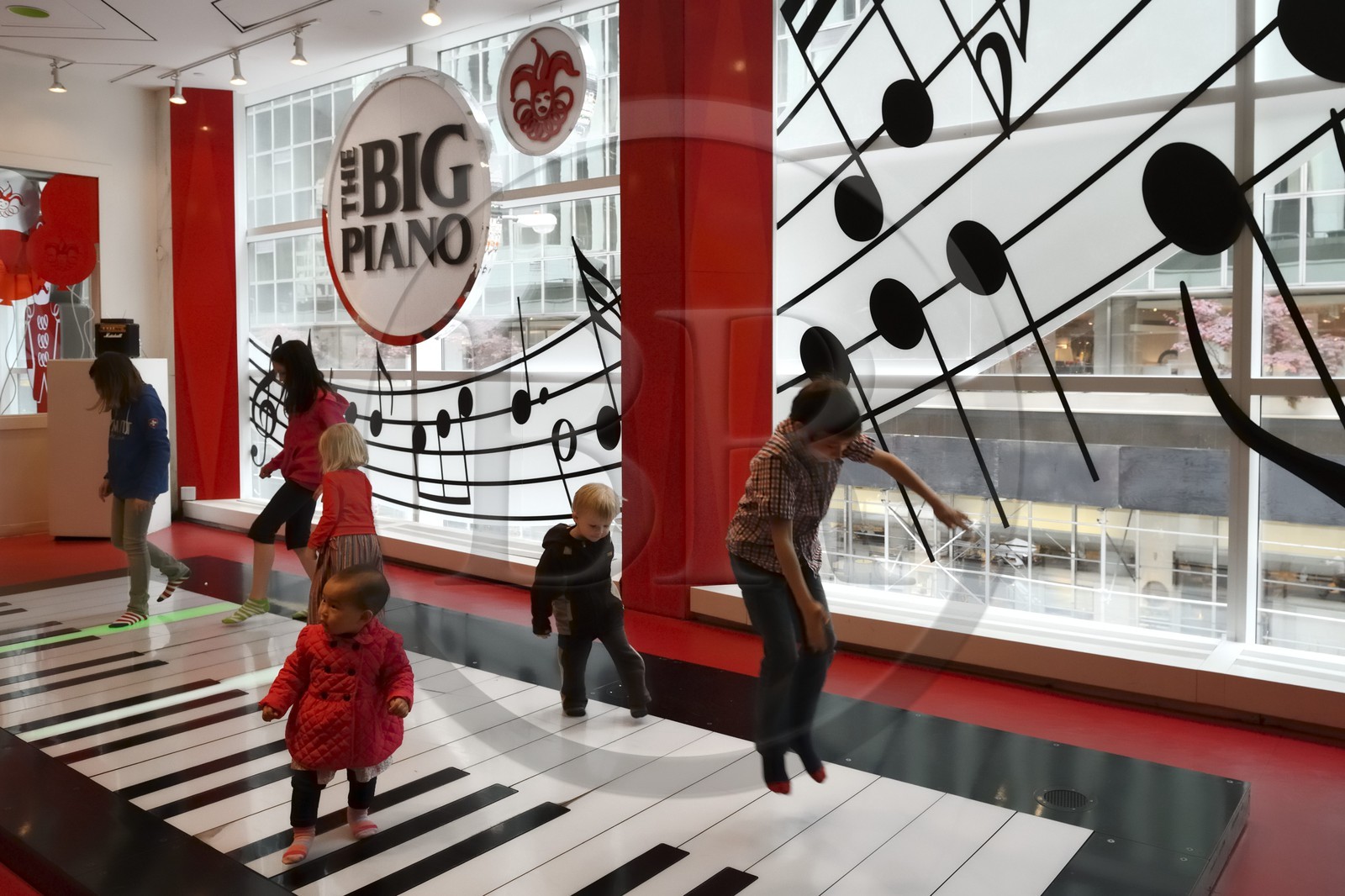 United States, New York, Manhattan, the largest toy store in the world FAO Schwarz on 5th Avenue, the giant piano