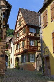 France, Haut Rhin, Kaysersberg, traditional half-timbered house, the house Bohn 1601, corner post carved