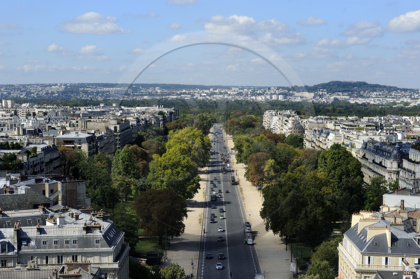 France, Paris (75), avenue Foch à gauche menant au Bois de Boulogne vu du haut de l'Arc de Triomphe