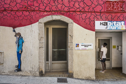 France, Herault, Sete,  Quartier Haut (the Upper Quarter), mural fresco which is part of the MACO (Musee à ciel ouvert) - Open-air museum, work by the artist Sunra in rue Louis Blanc on the facade of a social residence
