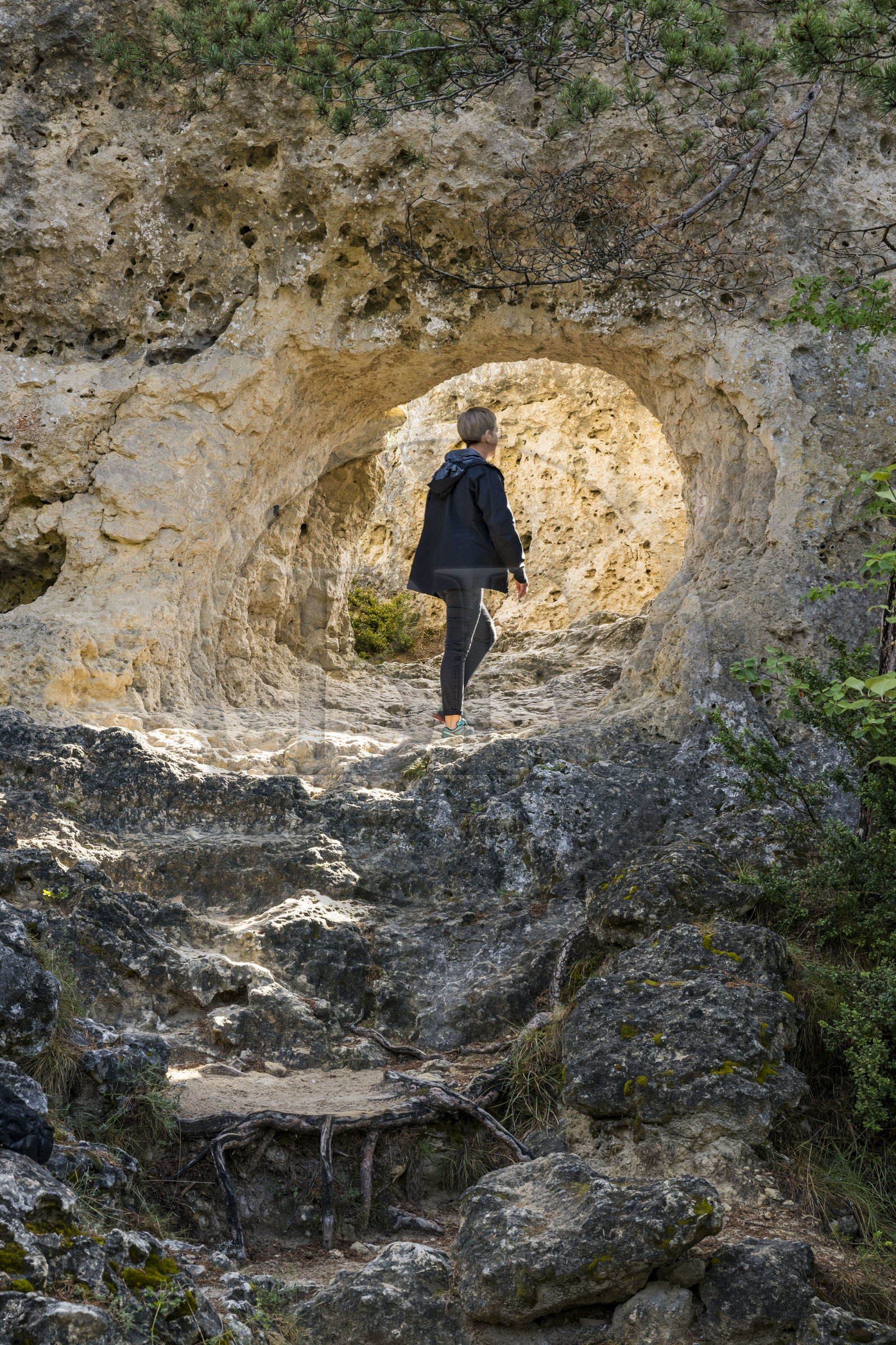 France, Aveyron (12), Causses et les Cévennes, paysage culturel de l'agro-pastoralisme méditerranéen, classés Patrimoine Mondial de l'UNESCO, Causse Noir, La Roque-Sainte-Marguerite, chaos de Montpellier-le-Vieux, la Cité de Pierres, roche percée