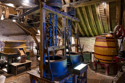 France, Côte-d'Or (21), les climats de Bourgogne classés Patrimoine Mondial de l'UNESCO, Beaune, la moutarderie Fallot, reconstitution d'un atelier au début du XXe siècle dans le musée