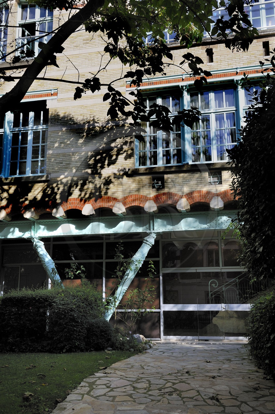 France, Paris (75), avenue de la Frillliere, ancienne ecole du Sacré-coeur de style Art Nouveau  par Hector Guimard