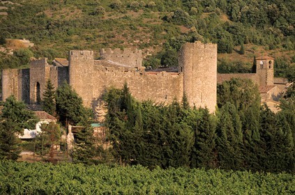 France, Aude (11), château cathare du village de Villerouge-Termenès au cúur des Corbières