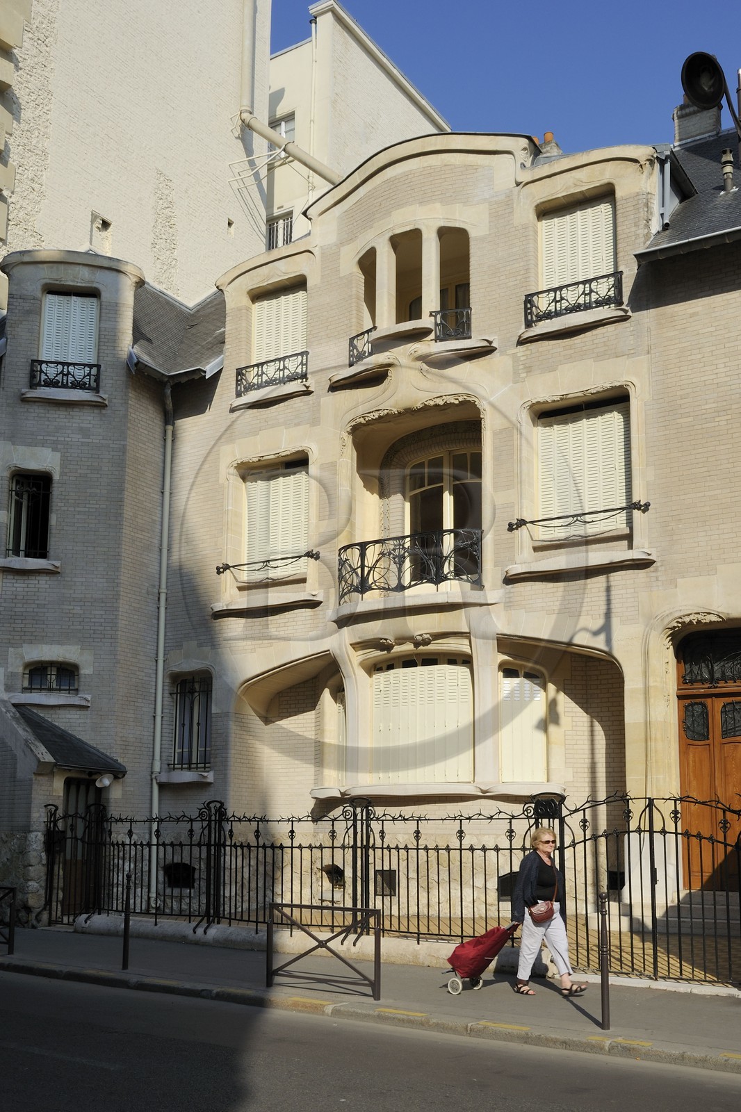 France, Paris (75), l'hôtel Mezzara situé au 60 rue La Fontaine de style Art Nouveau par Hector Guimard France, Paris (75), l'hôtel Mezzara situé au 60 rue La Fontaine de style Art Nouveau par Hector Guimard