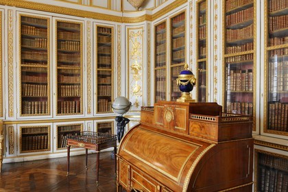 France, Yvelines (78), château de Versailles, classé Patrimoine Mondial de l'UNESCO, appartement privé du Roi ou appartement de Louis XV, bibliothèque de Louis XVI