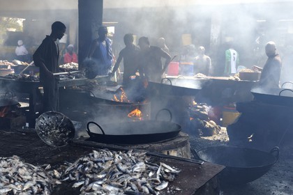 Tanzania, Dar es-Salaam, Kivukoni fish market, the fish is fried in metal bowls filled with plenty of oil before selling it around town