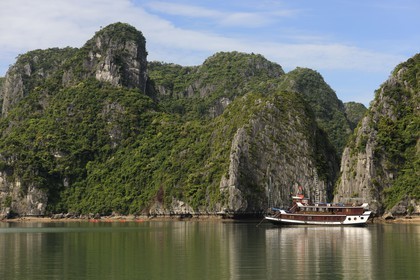 Vietnam, Quang Ninh Province, Halong Bay, listed as World Heritage by UNESCO, kayaking between the islands