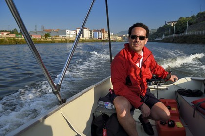 Espagne, Pays basque espagnol, Biscaye, Bilbao, Ivan Olle de la société Rivercheer qui loue des bateaux pour la promenade sur le Ria de Bilbao, Ivan Olle de la société Rivercheer