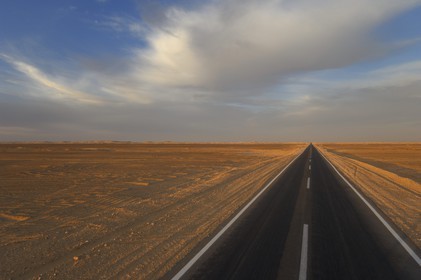 Egypt, Libyan Desert, Desert Road