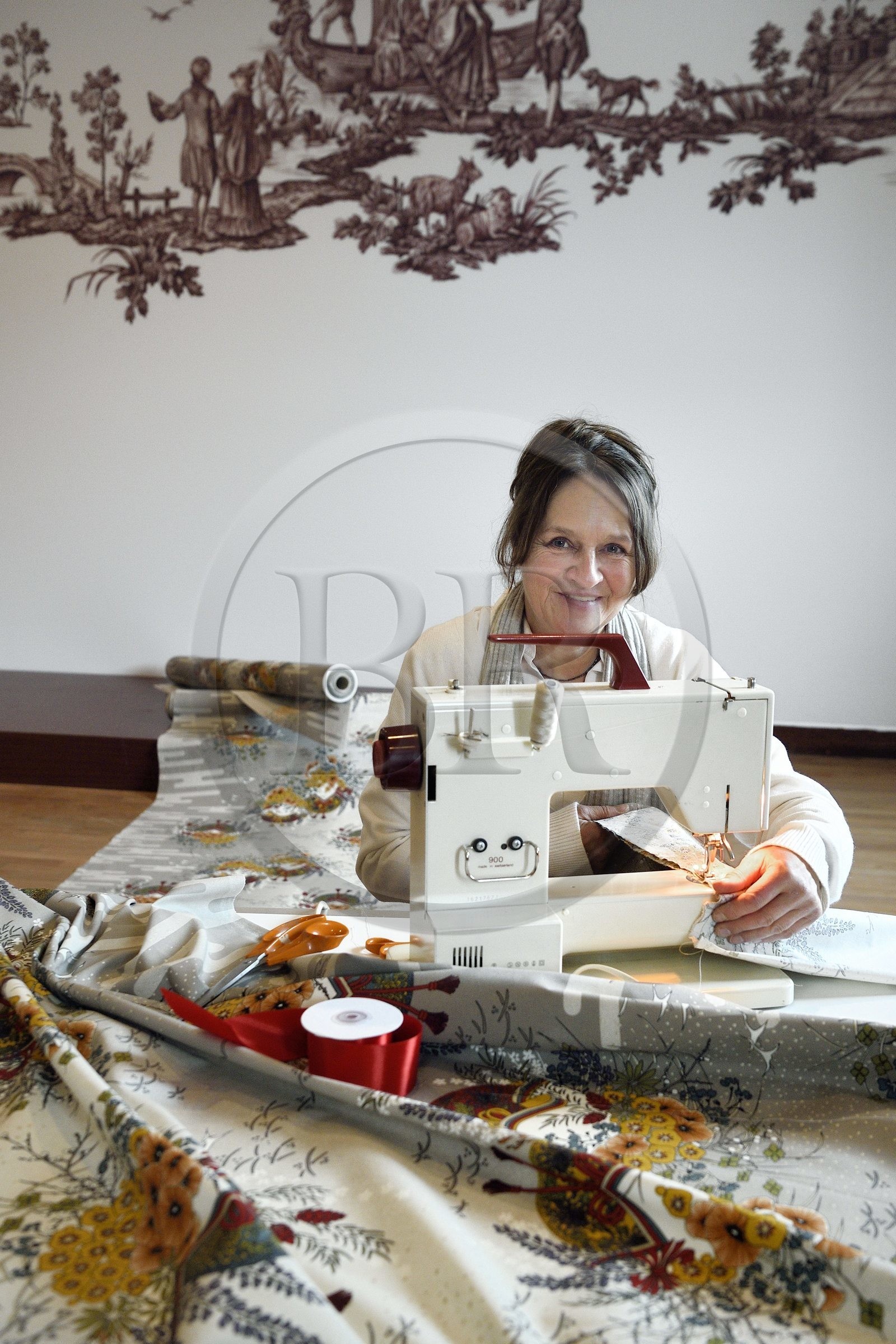France, Haut-Rhin (68), Mulhouse, Musée de l'Impression sur Etoffes, Marie-Jo Gebel créatrice de l'étoffe de Noël officielle de la ville de Mulhouse, ici celle de 2021