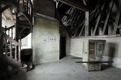France, Loir et Cher, Loire Valley listed as World Heritage by UNESCO, Chateau de Blois, adding the Francis 1 wing on the medieval walls, sedan chair