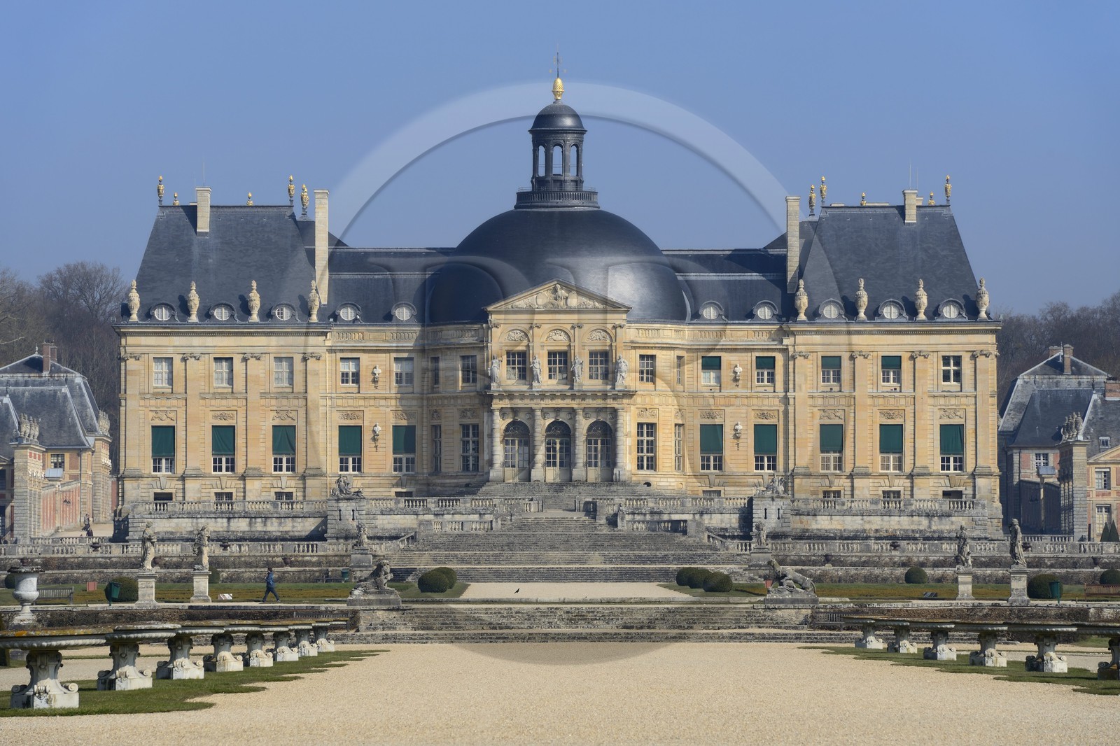 France, Seine-et-Marne (77), Maincy, le château de Vaux-le-Vicomte, façade sud du château et les jardins à la française dessinés par Le Nôtre