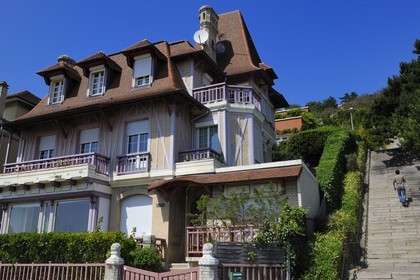 France, Seine-Maritime (76), la commune de Sainte-Adresse prolonge Le Havre par la côte, villas anciennes