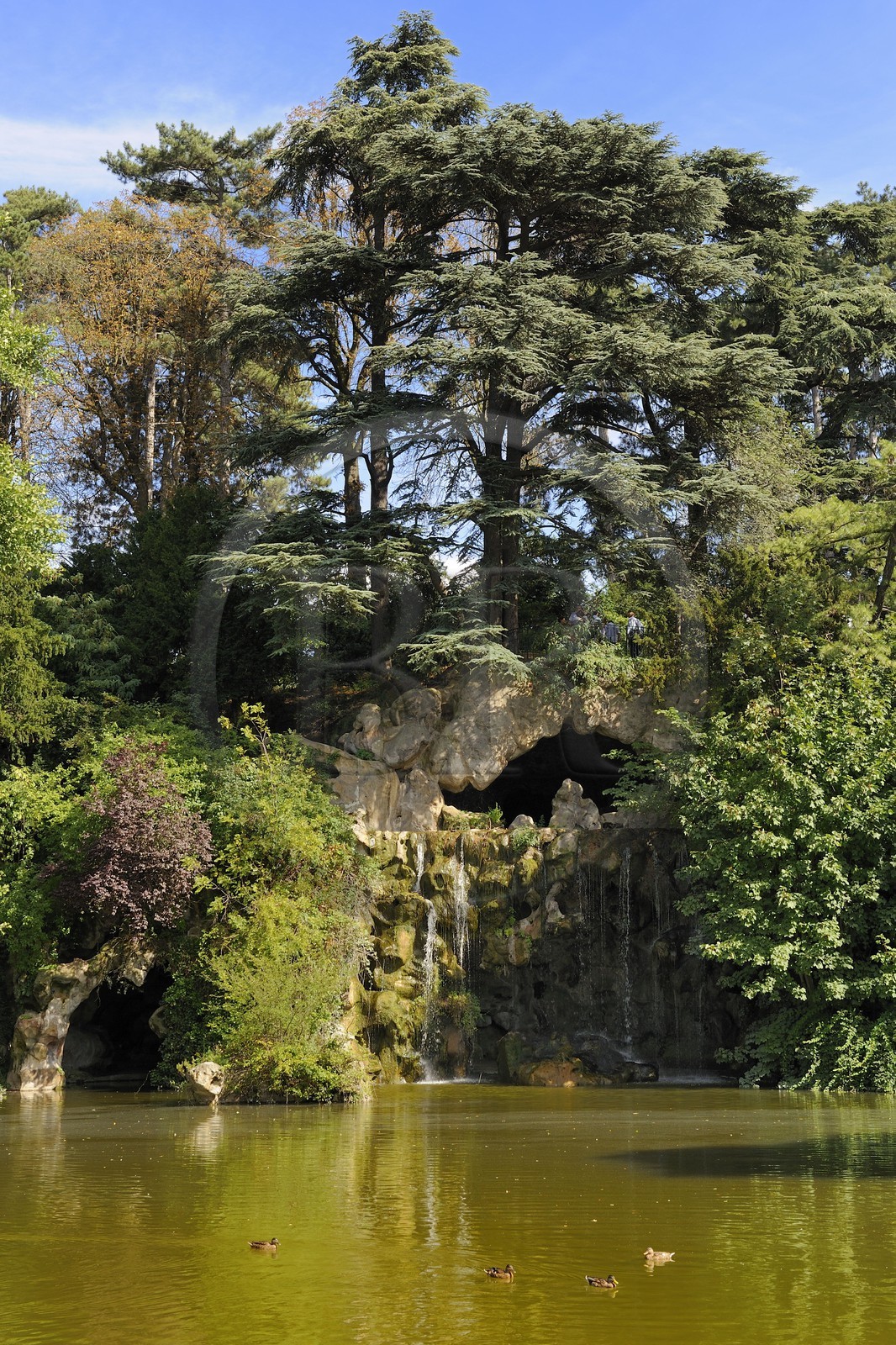 France, Paris (75), le Bois de Boulogne, la Grande Cascade derrière l'Etang des Reservoirs
