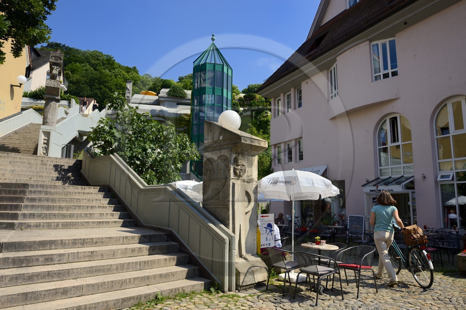 Allemagne, Bade-Wurtemberg, Fribourg en Brisgau, le Schloßbergsteg escalier sculpture par l'artiste Emil Wachter