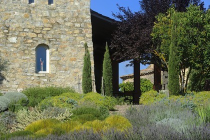 France, Var (83), Provence Verte, Bras, vers Saint-Maximin-la-Sainte-Baume, la maison d'hôtes Le Peyrourier, une campagne en Provence