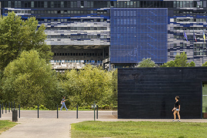 France, Hérault (34), Montpellier,  quartier de Port Marianne, l'Hotel de Ville conçu par les architectes Jean Nouvel et François Fontès
