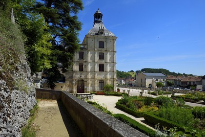 France, Dordogne, Brantome, Saint Pierre benedictine abbey left and the former parish church right