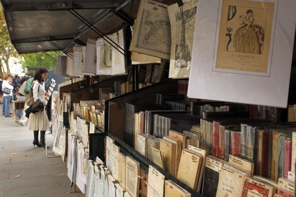France, Paris (75), bouquinistes sur les quais  de Seine